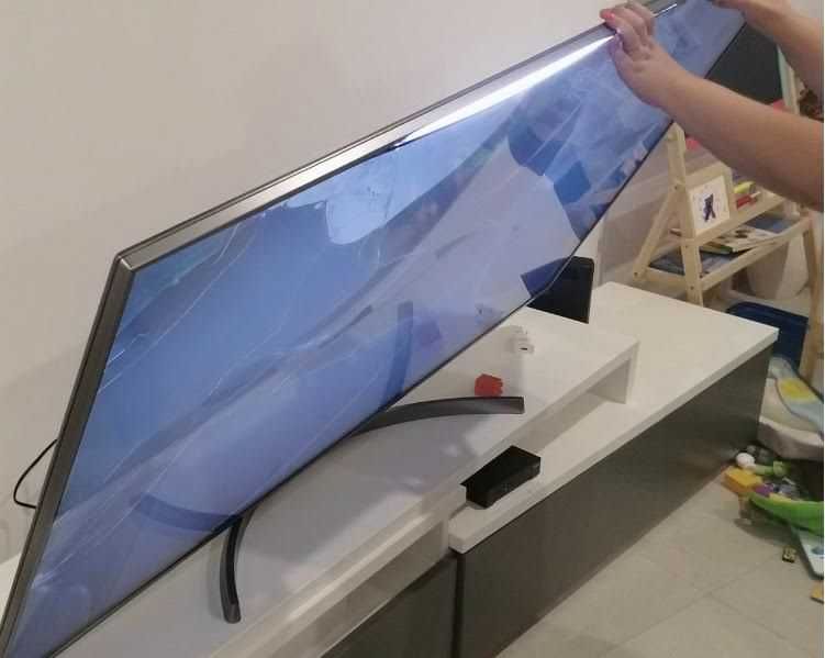 TV LG 65UK7550 p/ peças