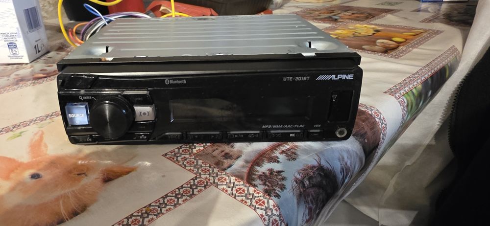 Radio samochodowe ALPINE UTE-201BT Bluetooth