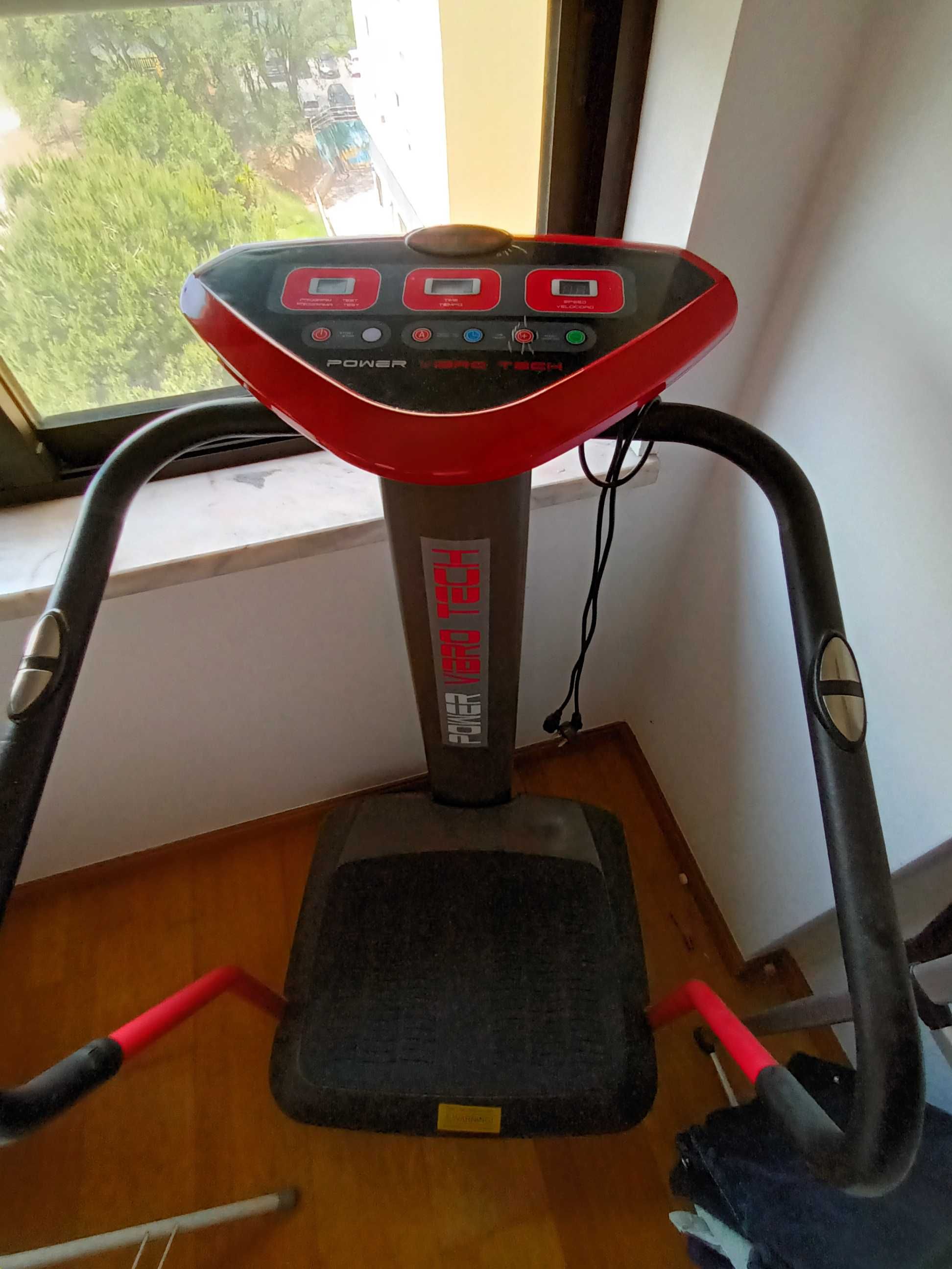 Plataforma vibratória de exercício físico - Power vibro tech.