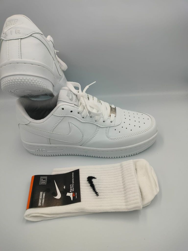 Promocja Nike Air Force 1 r 39 skarpetki Nike gratis