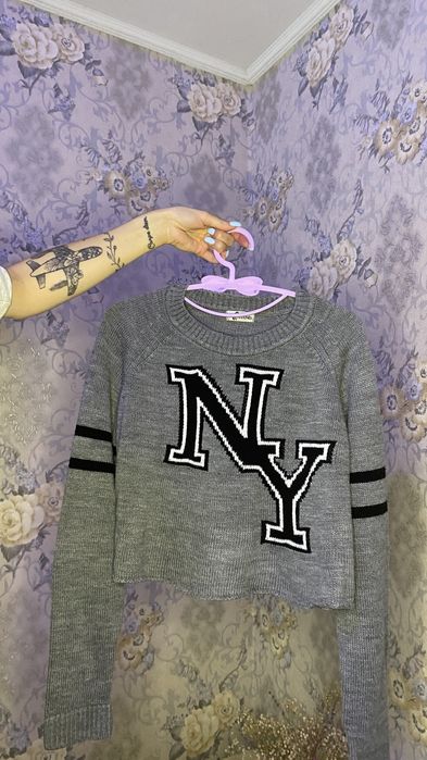 Кофта в спортивному стилі