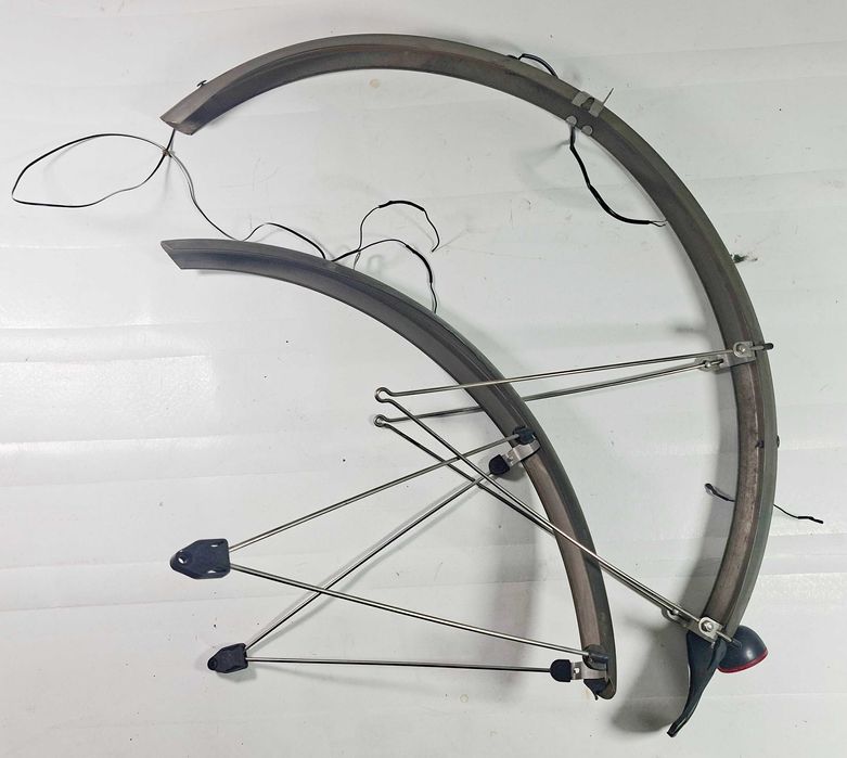 komplet błotników do roweru 28 cali szerokość 50mm dynamo plastikowe