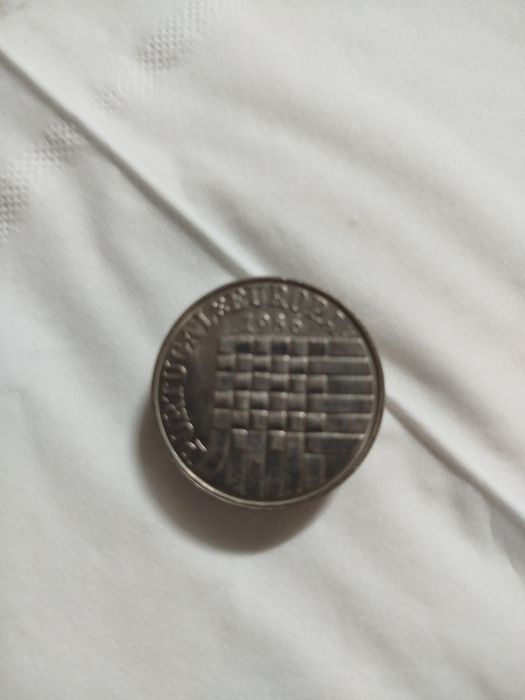 Moedas diversas de escudo