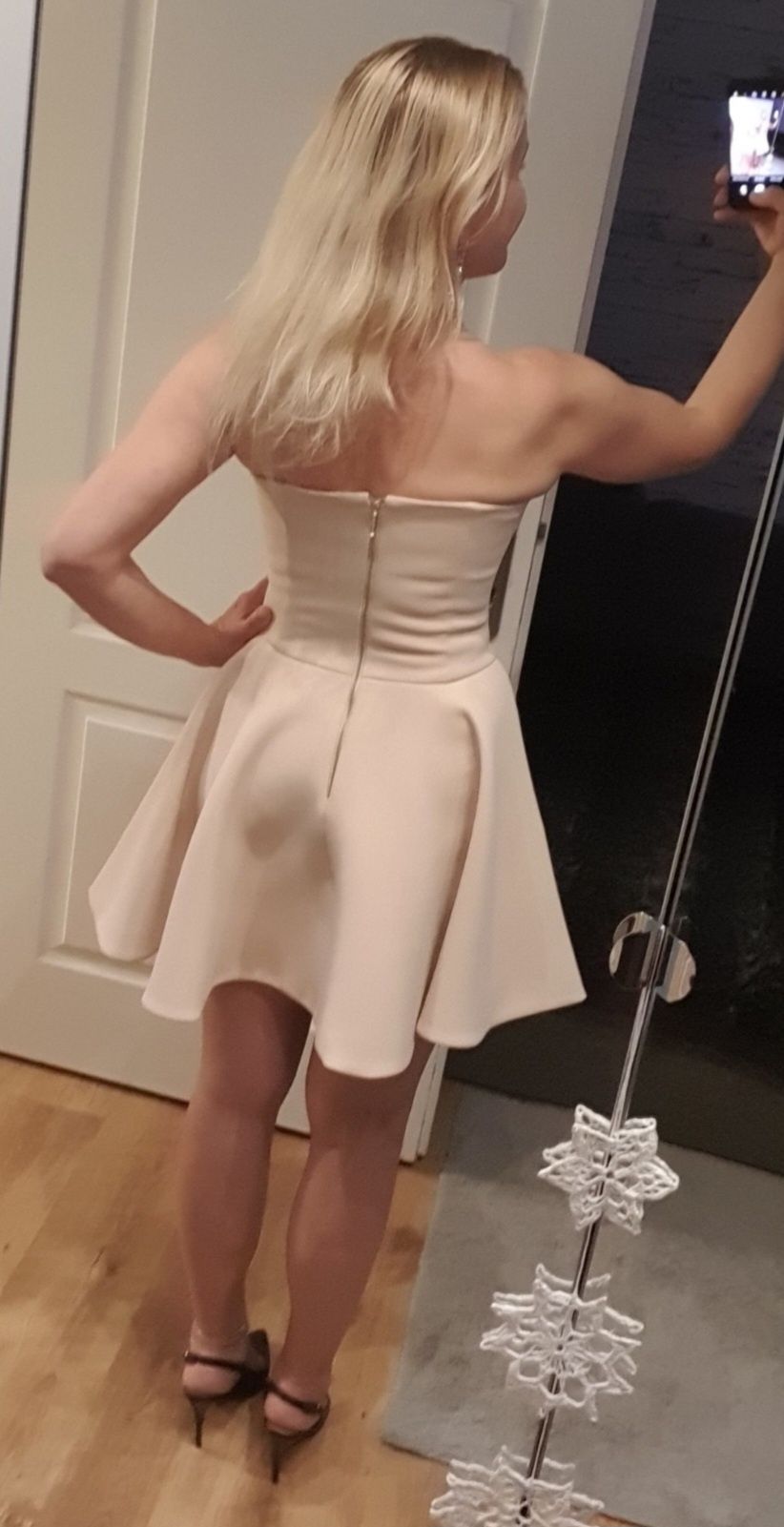 Elegancka sukienka Bizuu r.38 odkryte ramiona