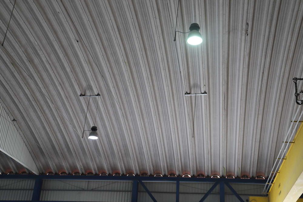 Campânulas industriais - ideais para oficinas, garagens e fábricas