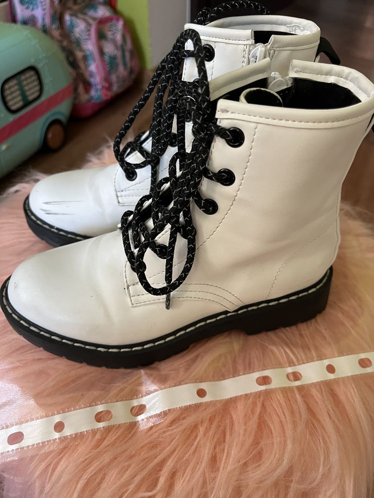 Jesienne kozaki 31 białe Steve Madden