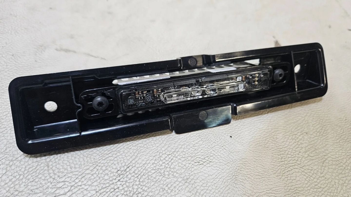 LAMPA ŚWIATŁO W ZDERZAK TYŁ BENTLEY CONTINENTAL GT 3SD945703 NOWE ORYGINAŁ