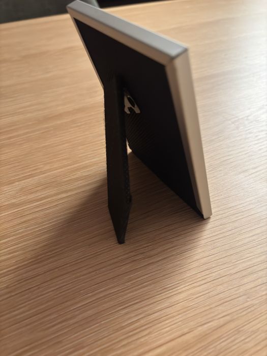 Pequeno passe-partout metálico.