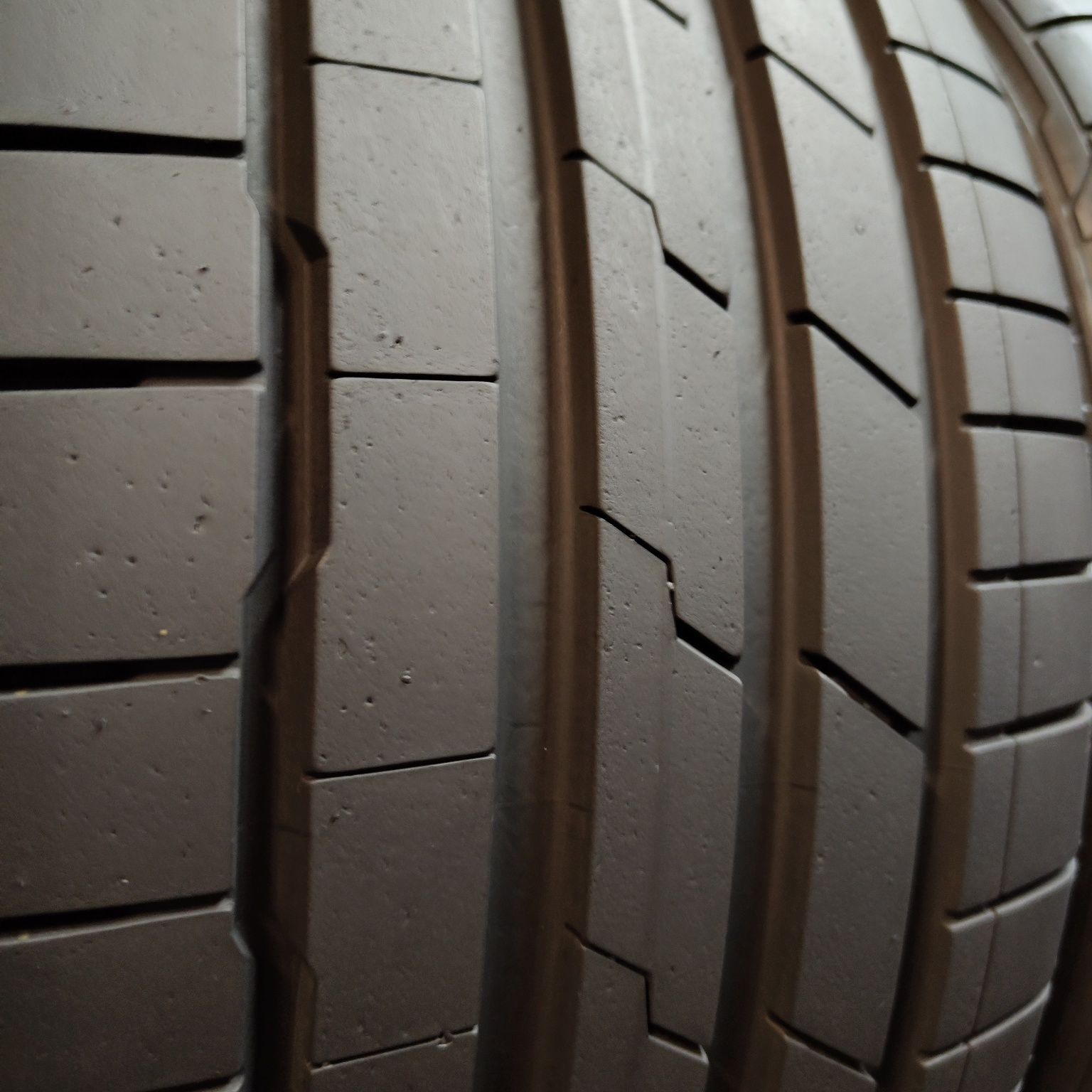 235/35/19 XL Sprzedam komplet opon letnich Hankook