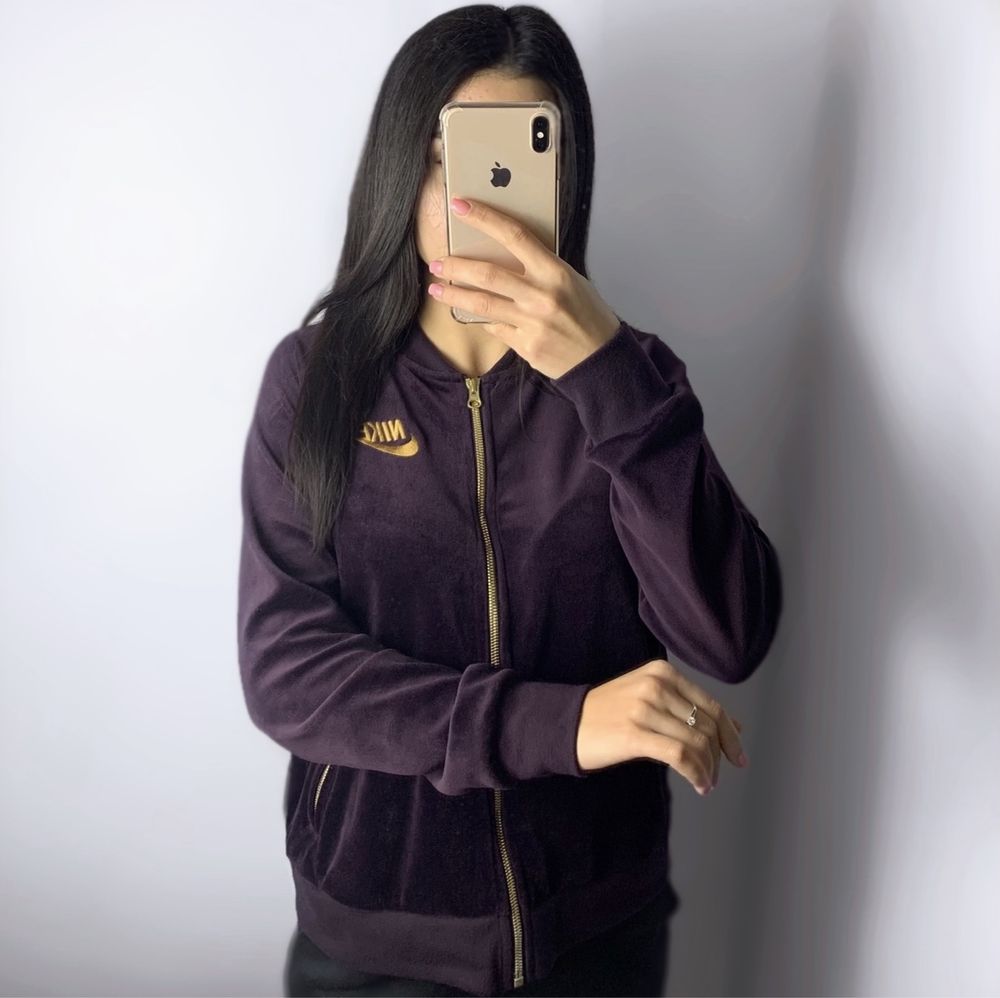 Женский бомбер nike велюровая кофта найк спортивная зип толстовка