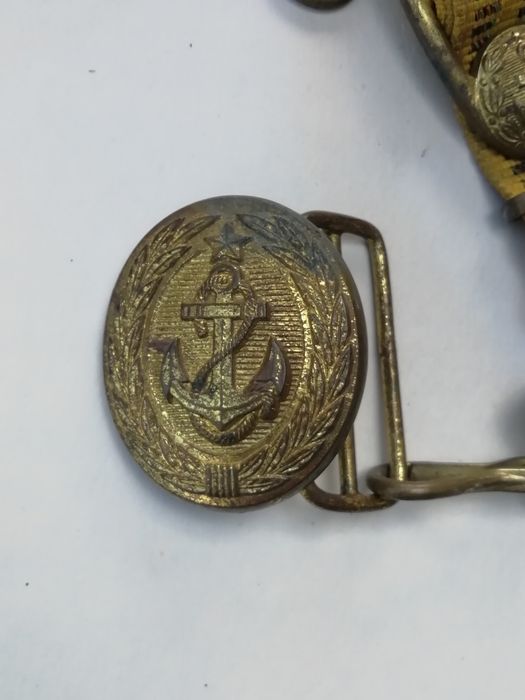 Продам старую  пряжку на ремiнь, виготовлена з брони, мае зацеп.