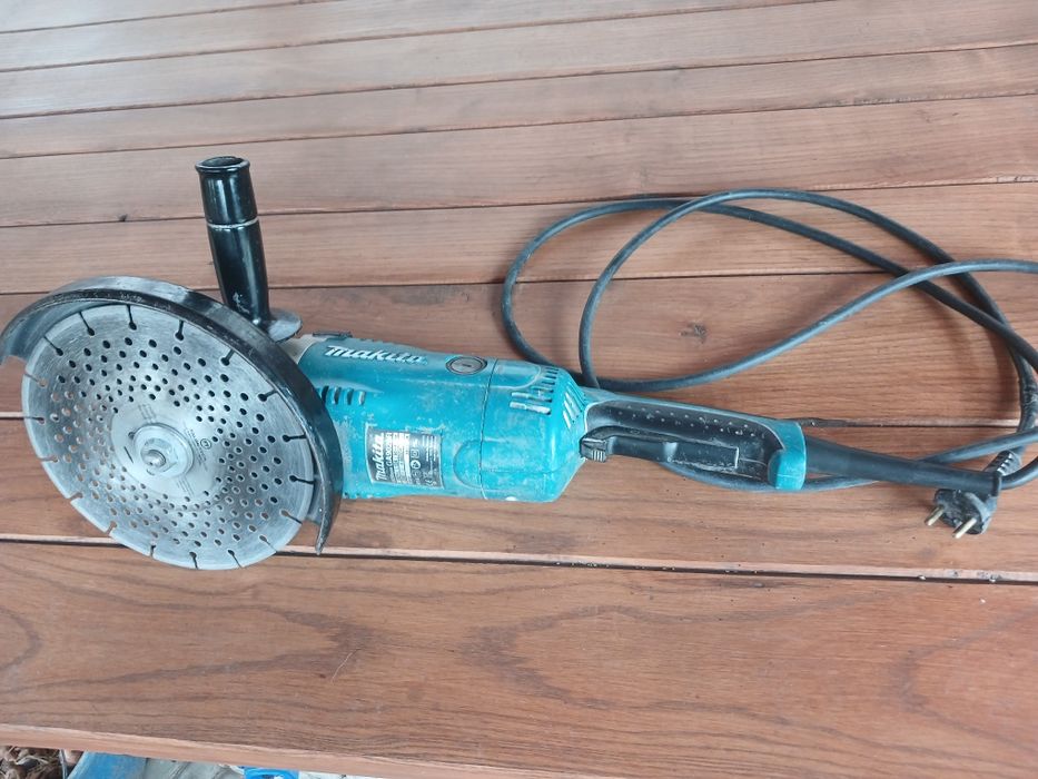 Макіта 230 болгарка