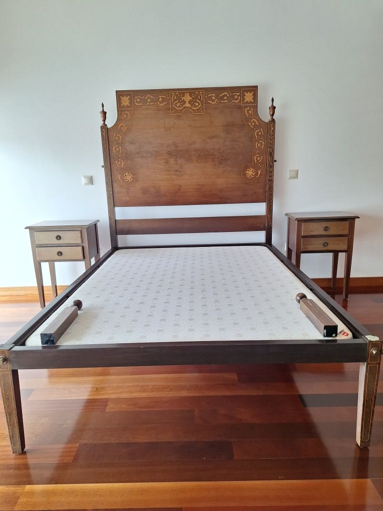 Cama casal pau santo