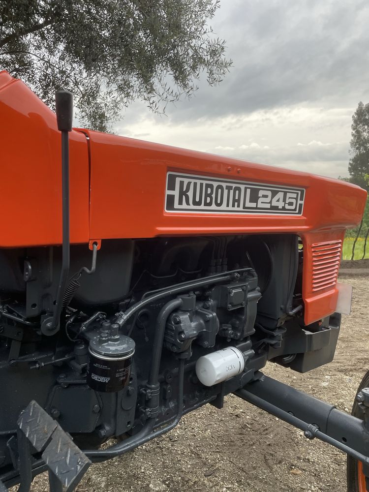 Kubota 245 com alfaias