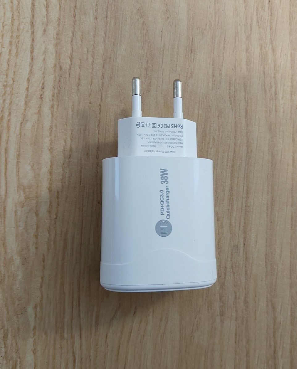 Szybka Ładowarka Uniwersalna QC3.0 38W Zasilacz Kostka Prezent
