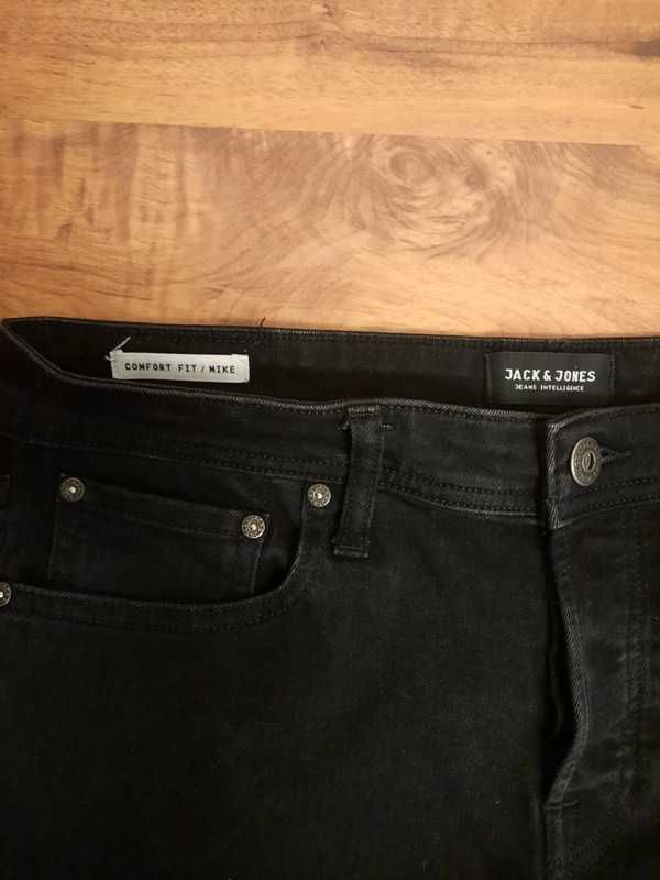 Czarne rurki, spodnie jeansowe Jack&Jones roz. 30/32, M z lekką wadą