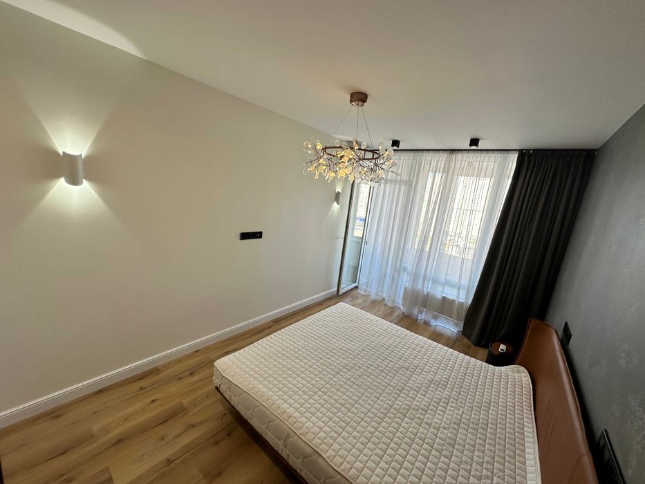 Оренда. ЖК Seven(Севен). Дніпровська наб. 18А (будинок з генератором)