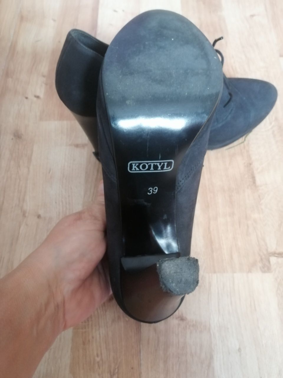 Buty na obcasie dla kobiet
