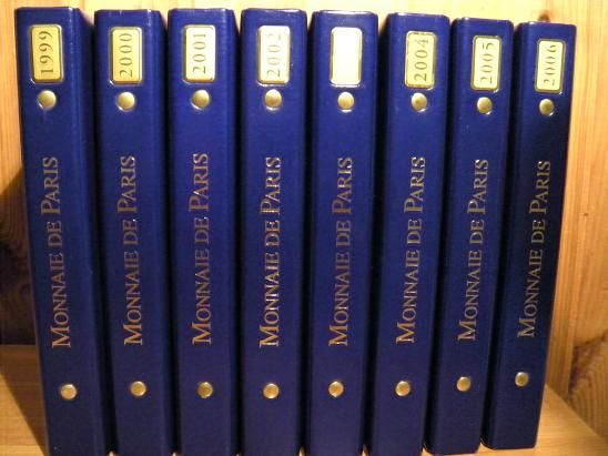 Rarytas Komplety monet francuskich w ładnej oprawie