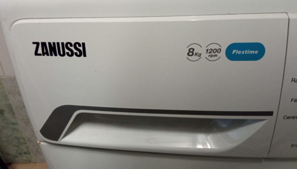 Máquina lavar-roupa 8 kg - Zanussi Lindo100 (avariada)