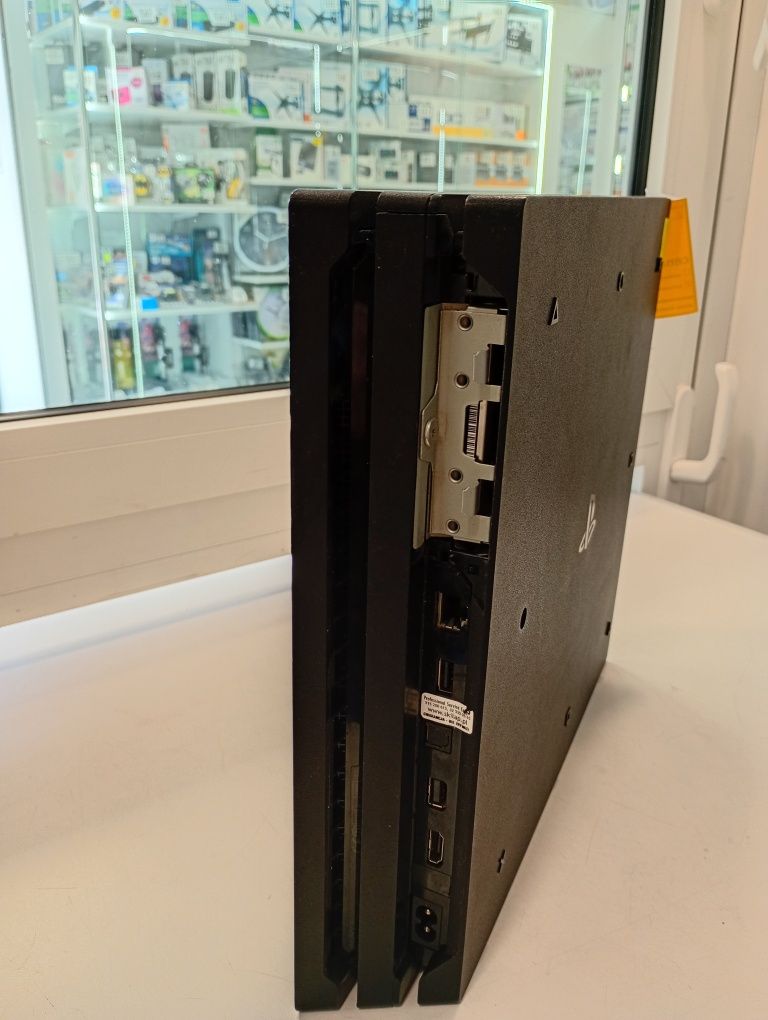 Konsola PS4 Pro 1TB cuch-7216b Komis Madej Sc