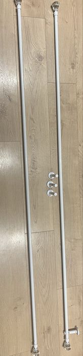 4 zaslony z karniszami