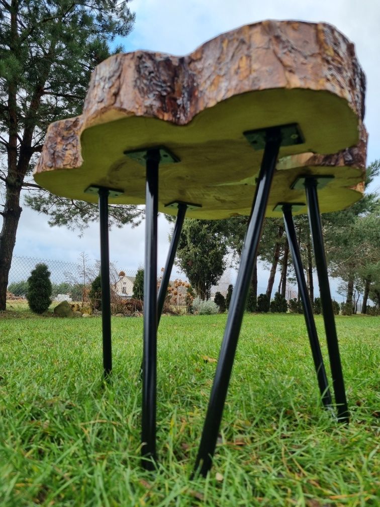 Stolik kawowy drewniany na metalowych nogach