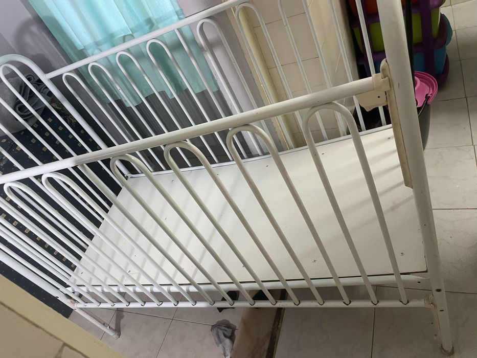 Cama de grades branca