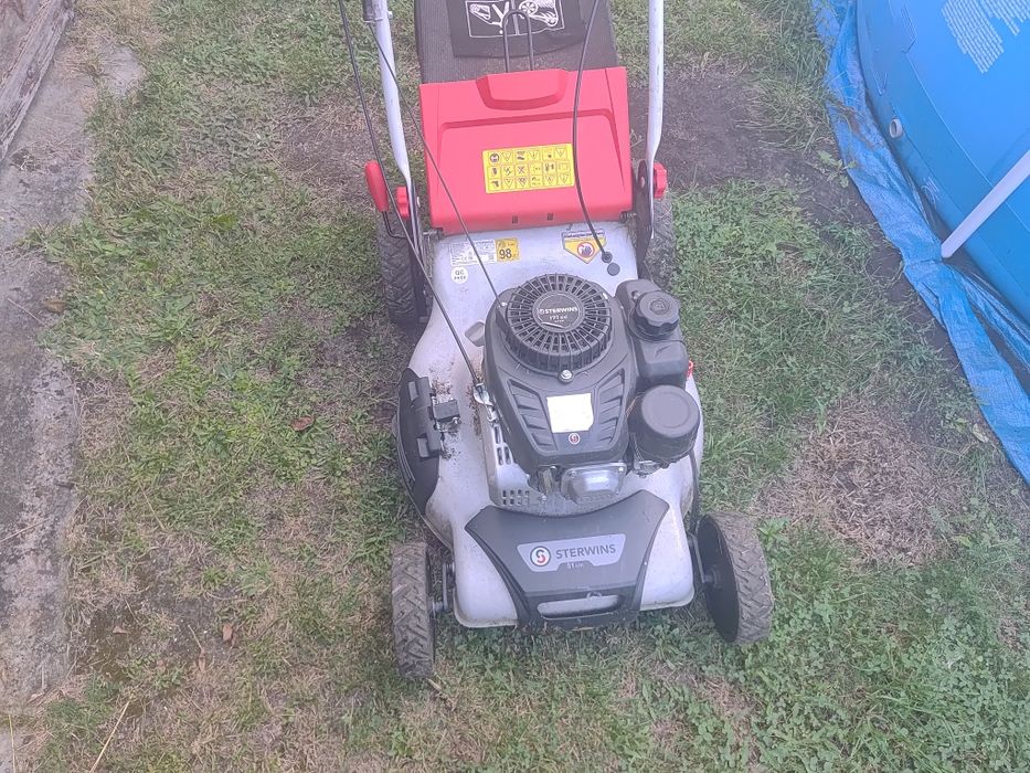 Spalinowa kosiarka z napędem