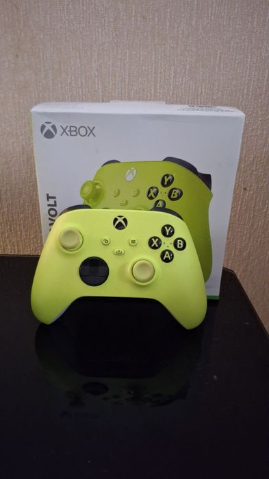 Продам геймпад Xbox Series(Electric Volt) с аккумулятором