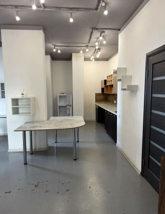 Метро Олімпійська-7 хв/Діловий центр Києва /Коновальця/ Предслвинська