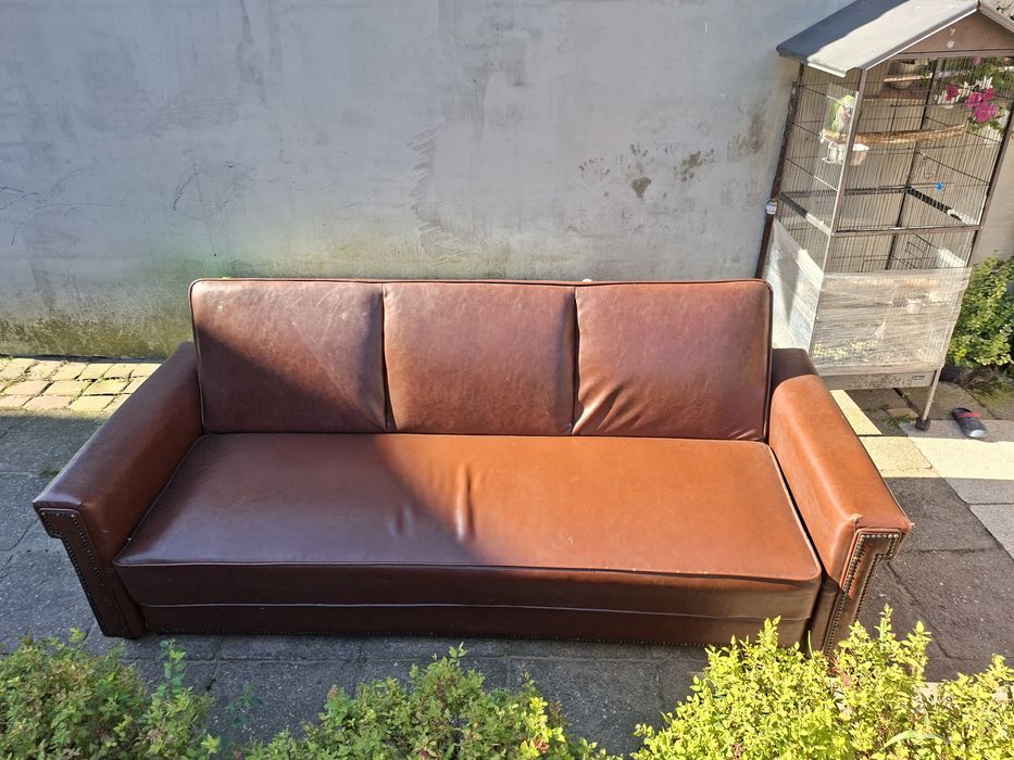 Sofa ekoskora z funkcją spania