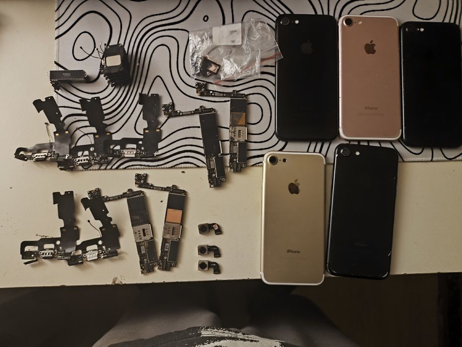 Запчасти на Айфон 7