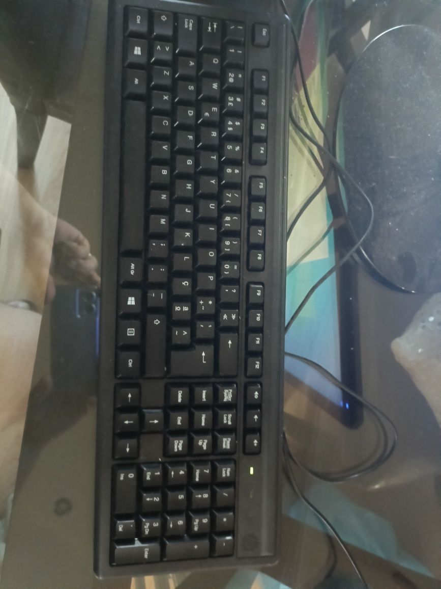 Computador Lenovo completo c/ 2 monitores 24"