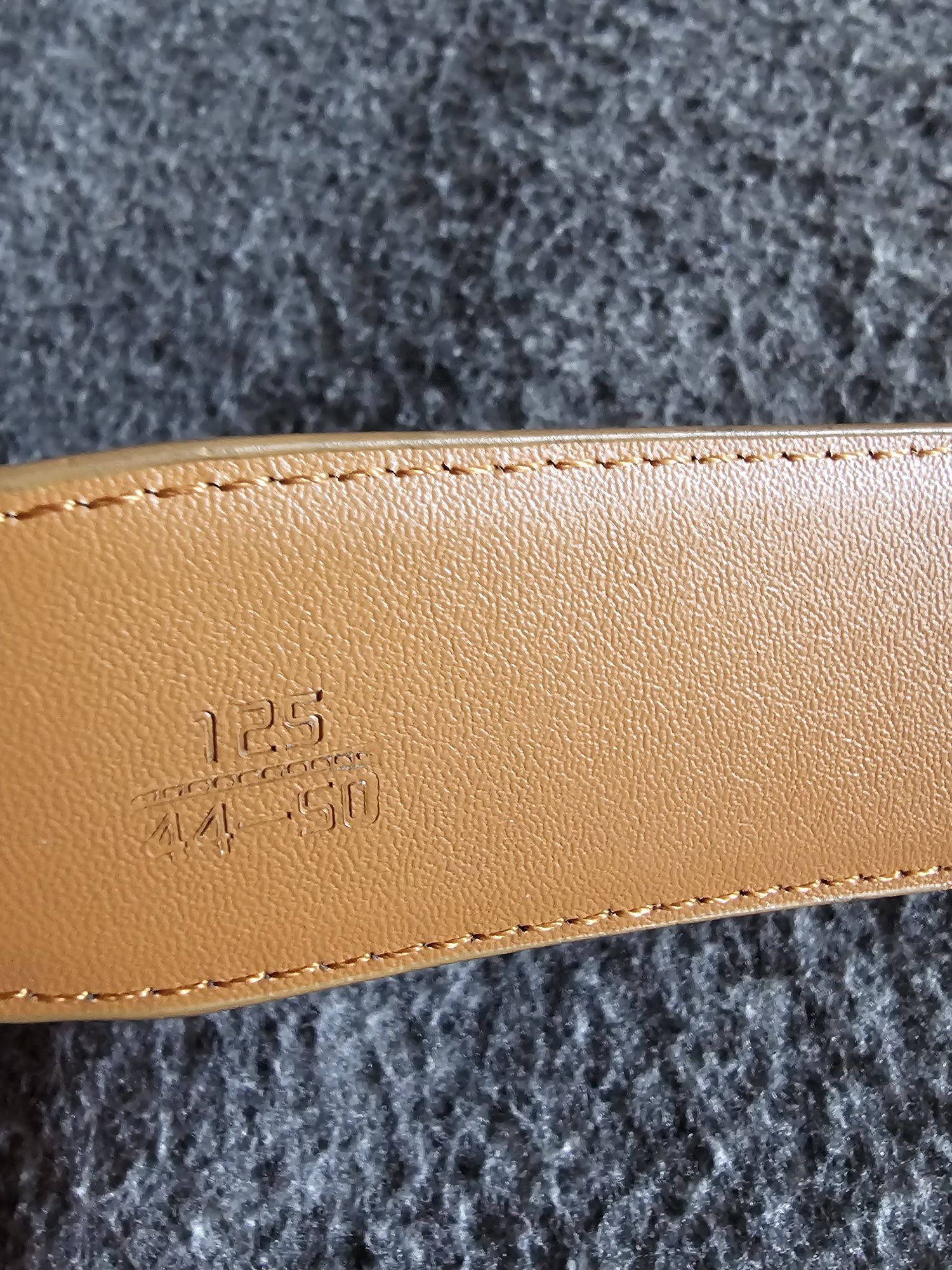 Женский ремень "Gucci".