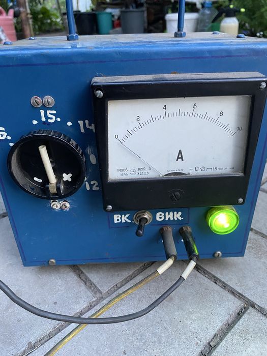 Подзарядное устройство 12В