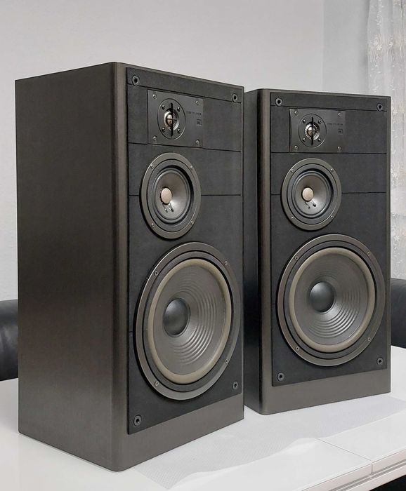 Пара Акустика JBL LX55 (Чуйка: 92дБ НЧ:250мм ВЧ:Титан Вес 15кг шт.)