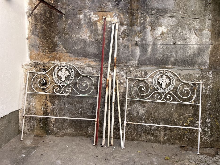 Cama de ferro branca