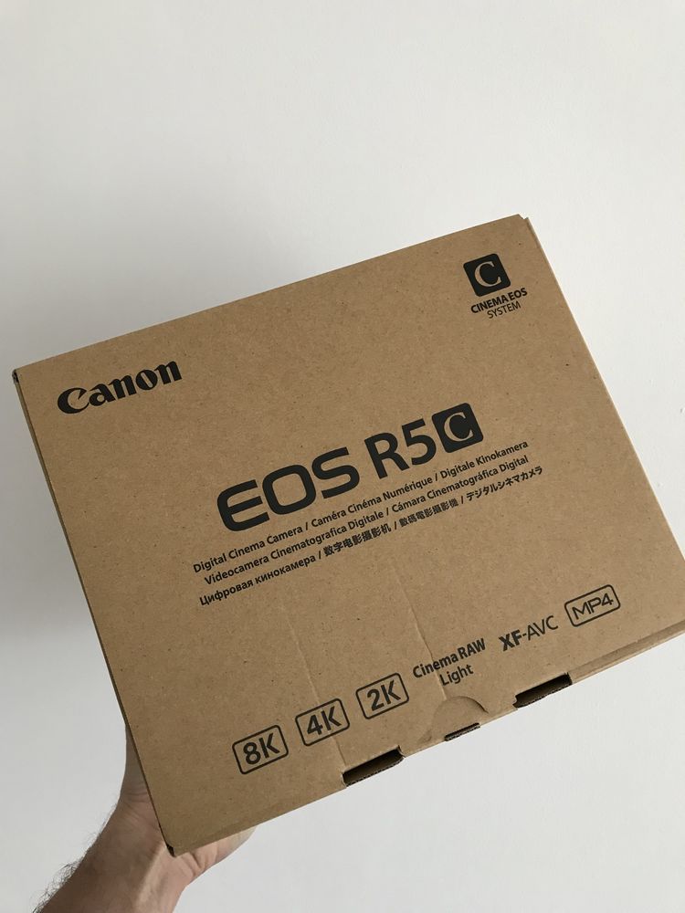 Цифрова 8K кінокамера для фото, відео та кінозйомок Canon EOS R5C