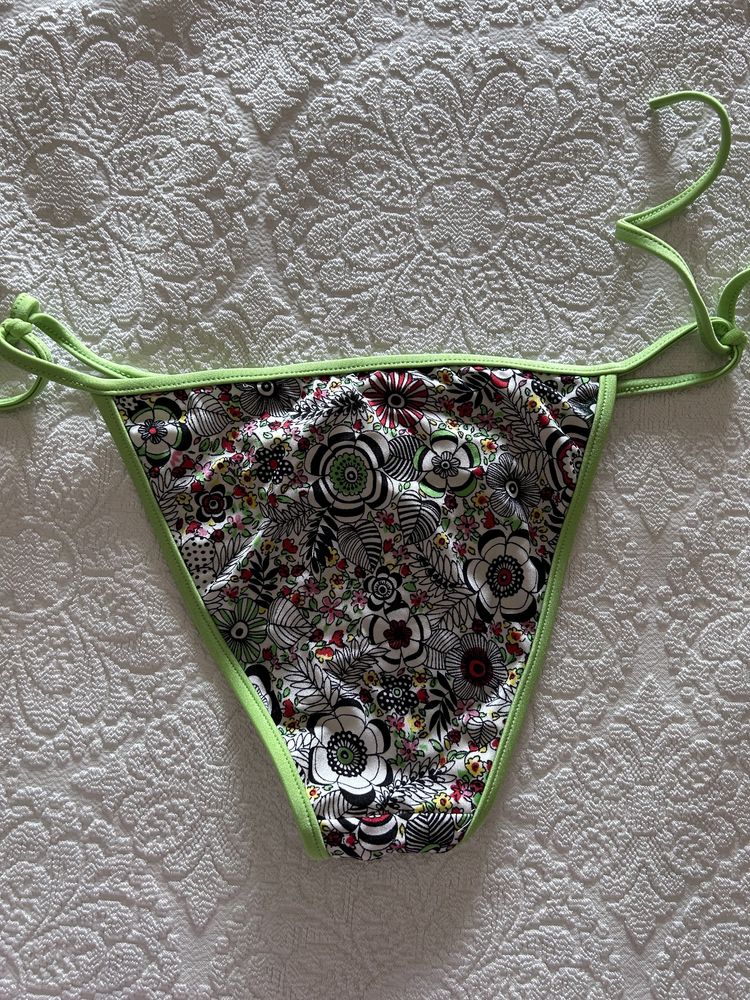 Cueca de bikini verde floral