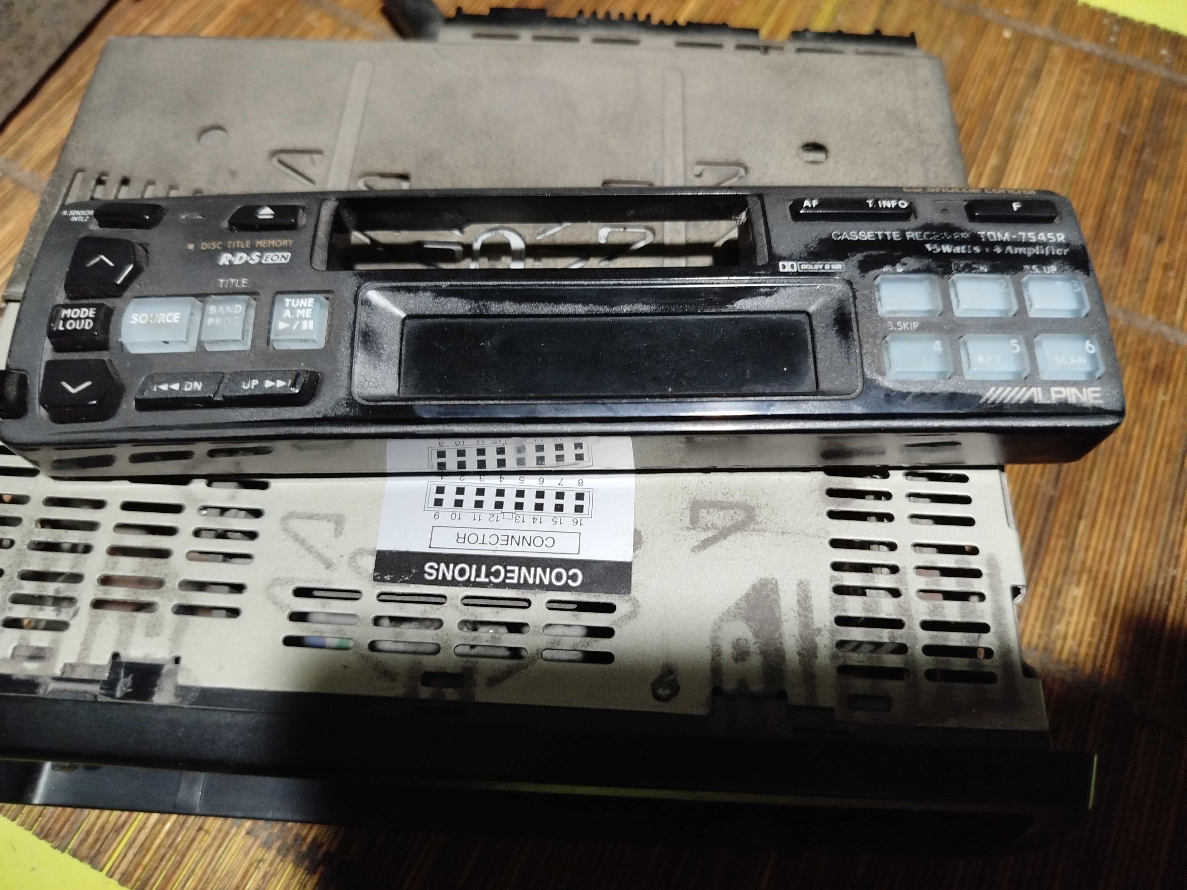 Auto radio alpine TDM 7545 R dos anos 90. Carros pré classificados
