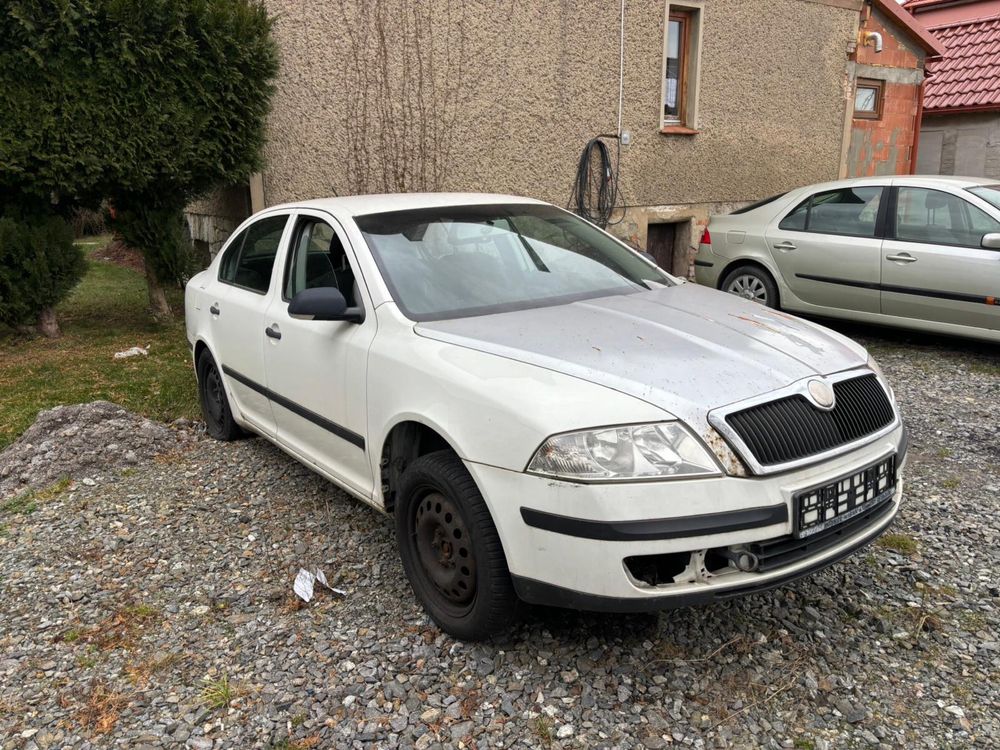 Skoda Octavia w calości lub na części