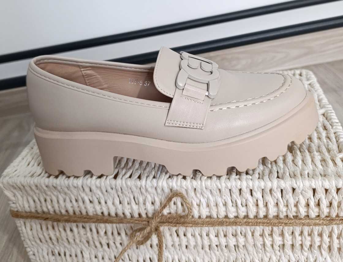 Kremowe loafersy mokasyny na platformie rozmiar 37 24cm