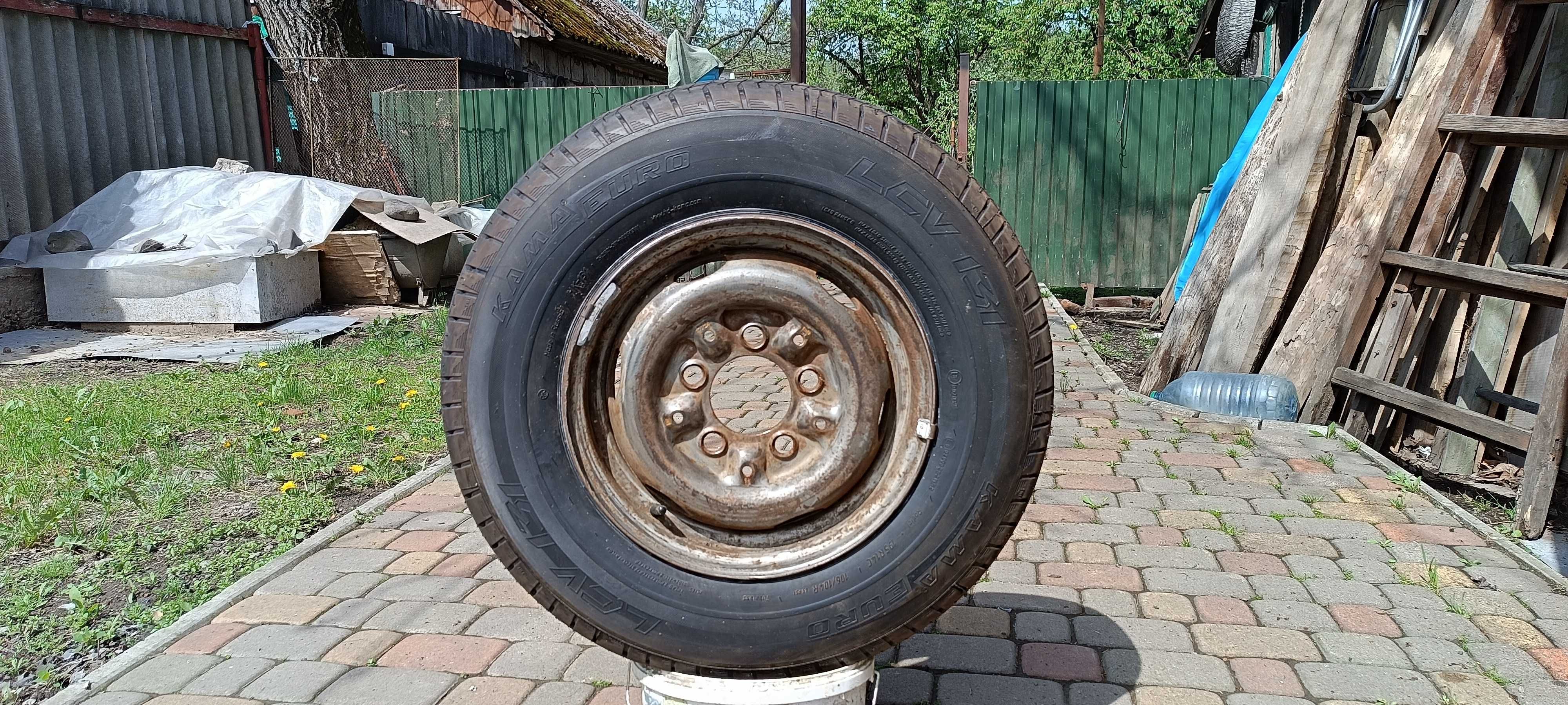 Резина та диски для Mersedes 208 D