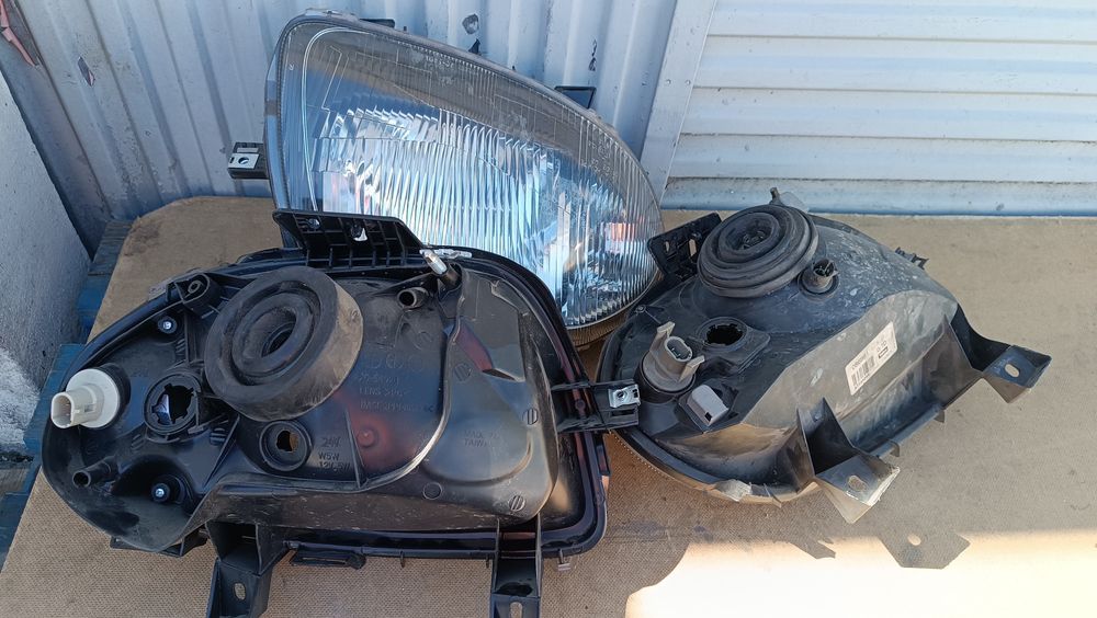 Vendo farol esquerdo de Renault Clio 2 ano 1998/2004