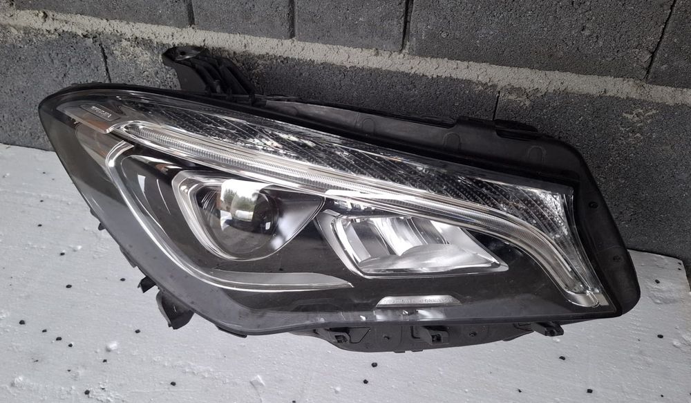 Mercedes w117 lift lampa przednia prawa