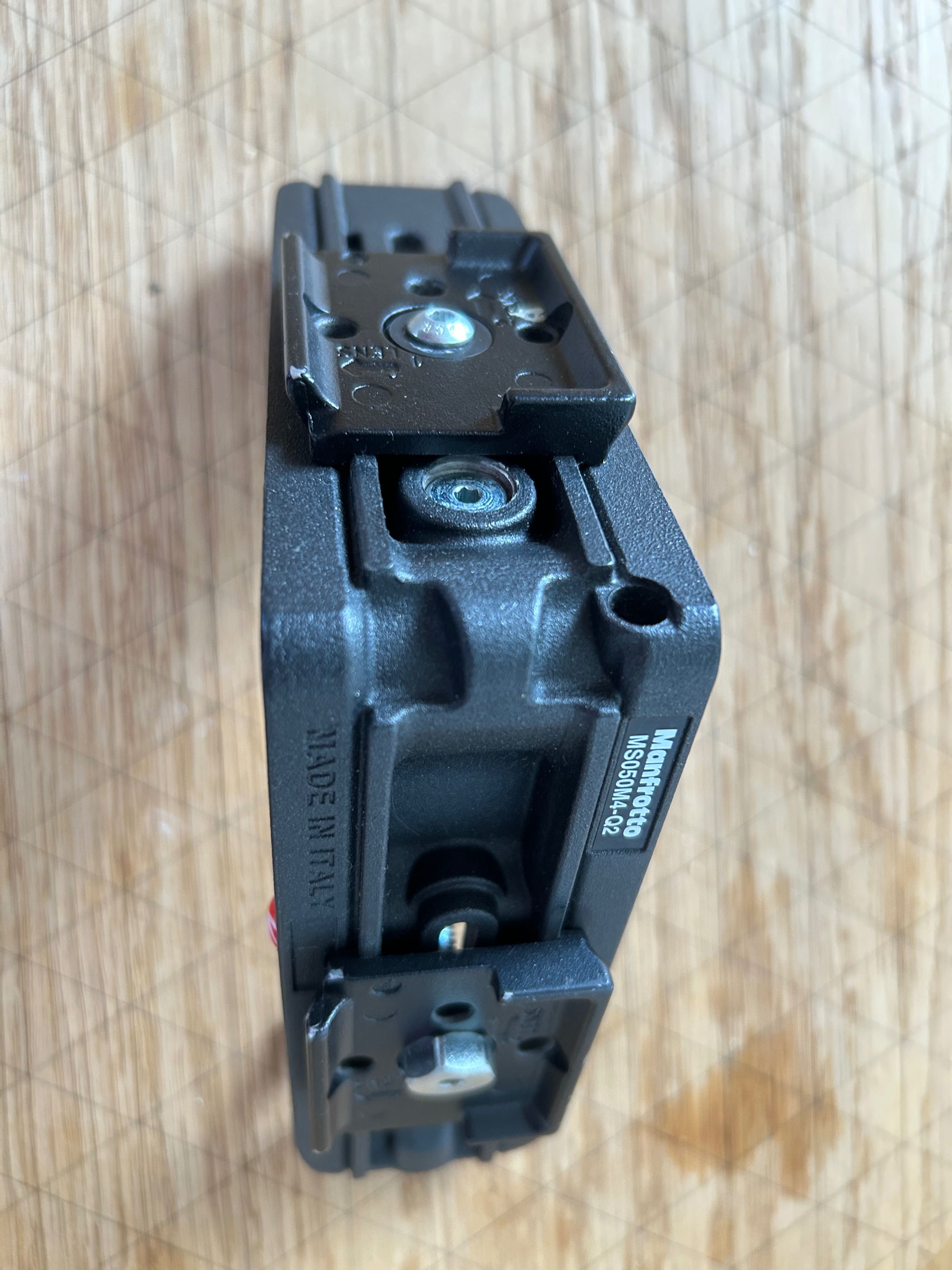 Manfrotto MS050M4-Q2 - Uchwyt kątowy L-Bracket z płytką RC2