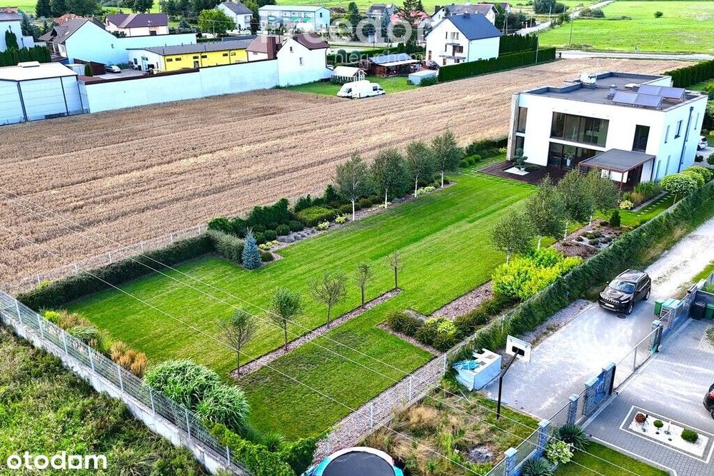 Elegancka i nowoczesna rezydencja w Stoku Lackim