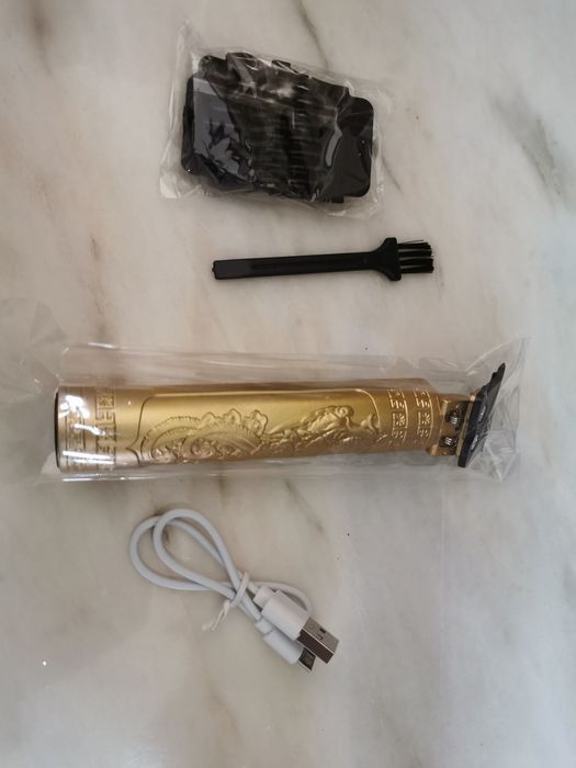2 Máquinas de Barbear Remington Beard Boss + Dragão Dourado