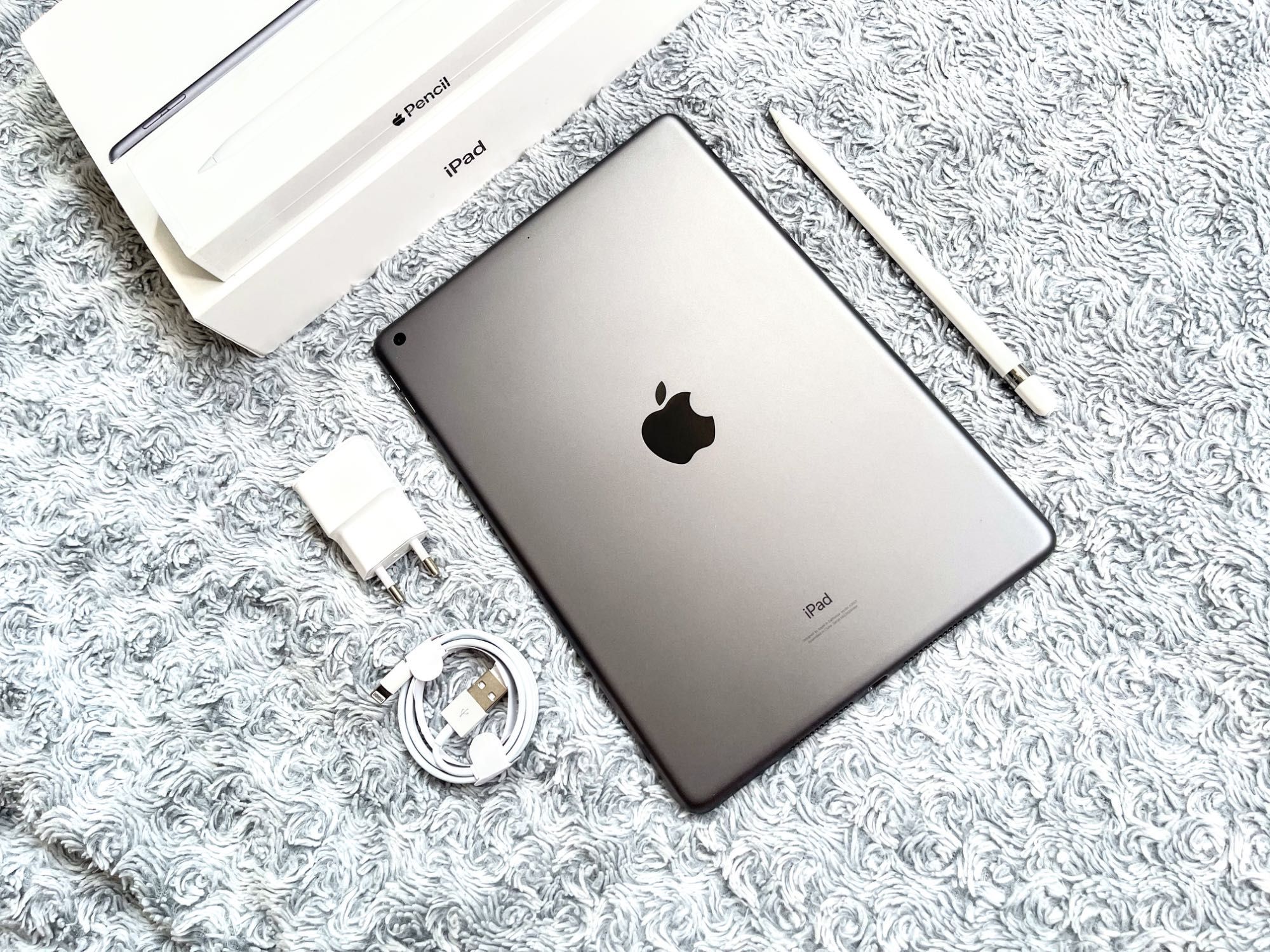 IPad 9 (256 gb) wi-fi, комплект + подарки! А2602